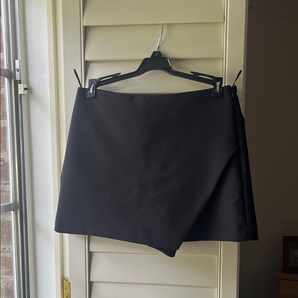 NWT ZARA SIZE Medium Black Mini Office Siren Going Out Mini Skirt Skort